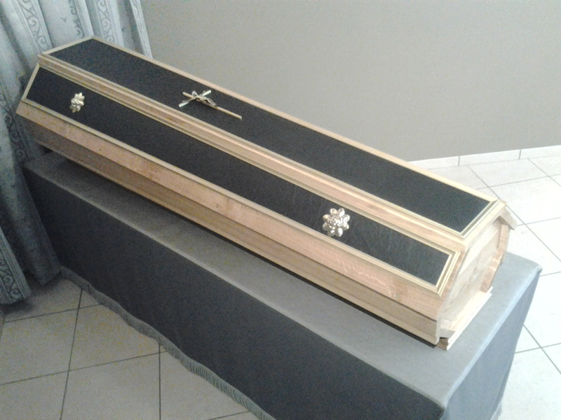 Cercueil simili garni